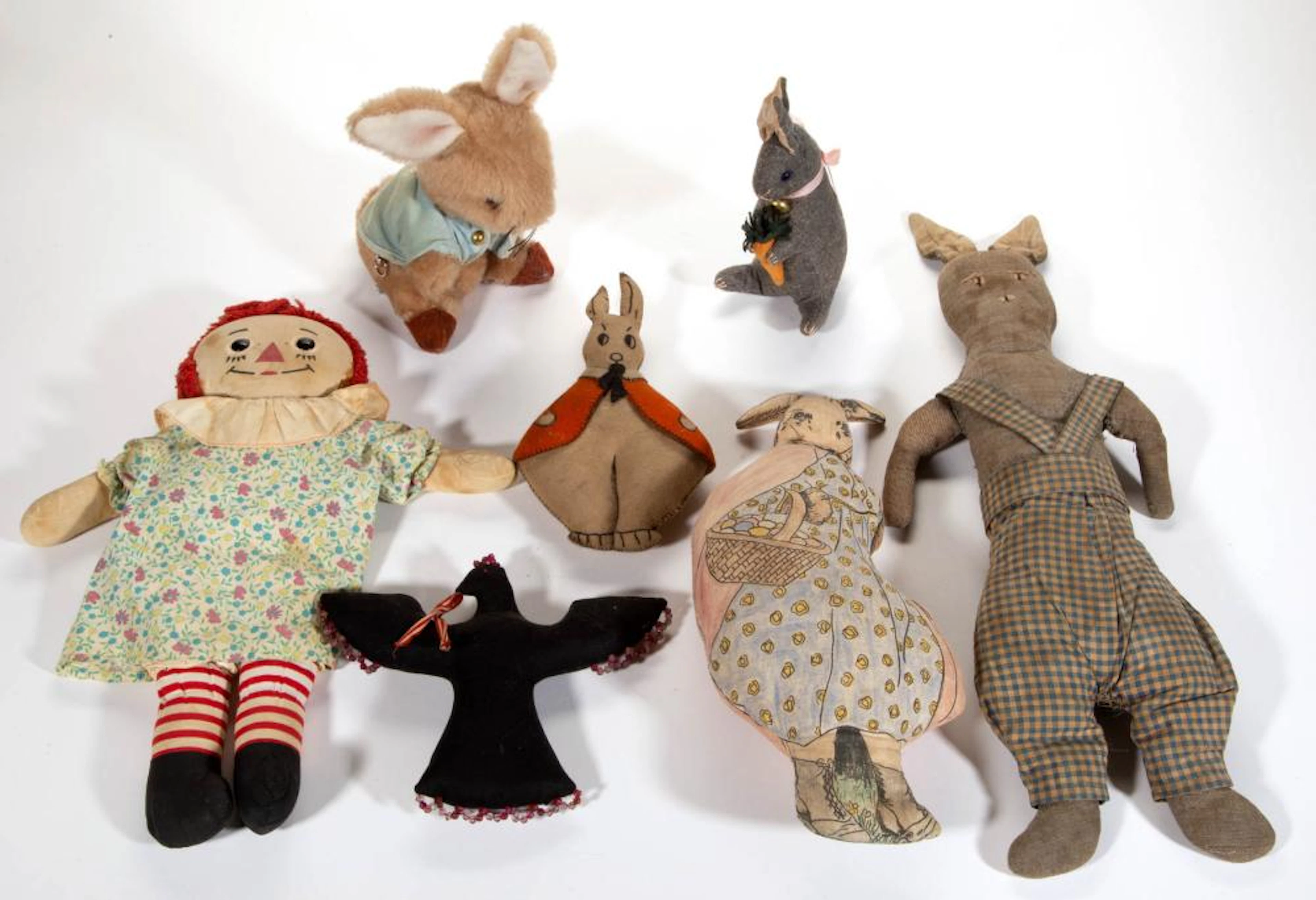 ASSORTED STUFFED ANIMAL AND DOLL TOYS, LOT OF SEVEN