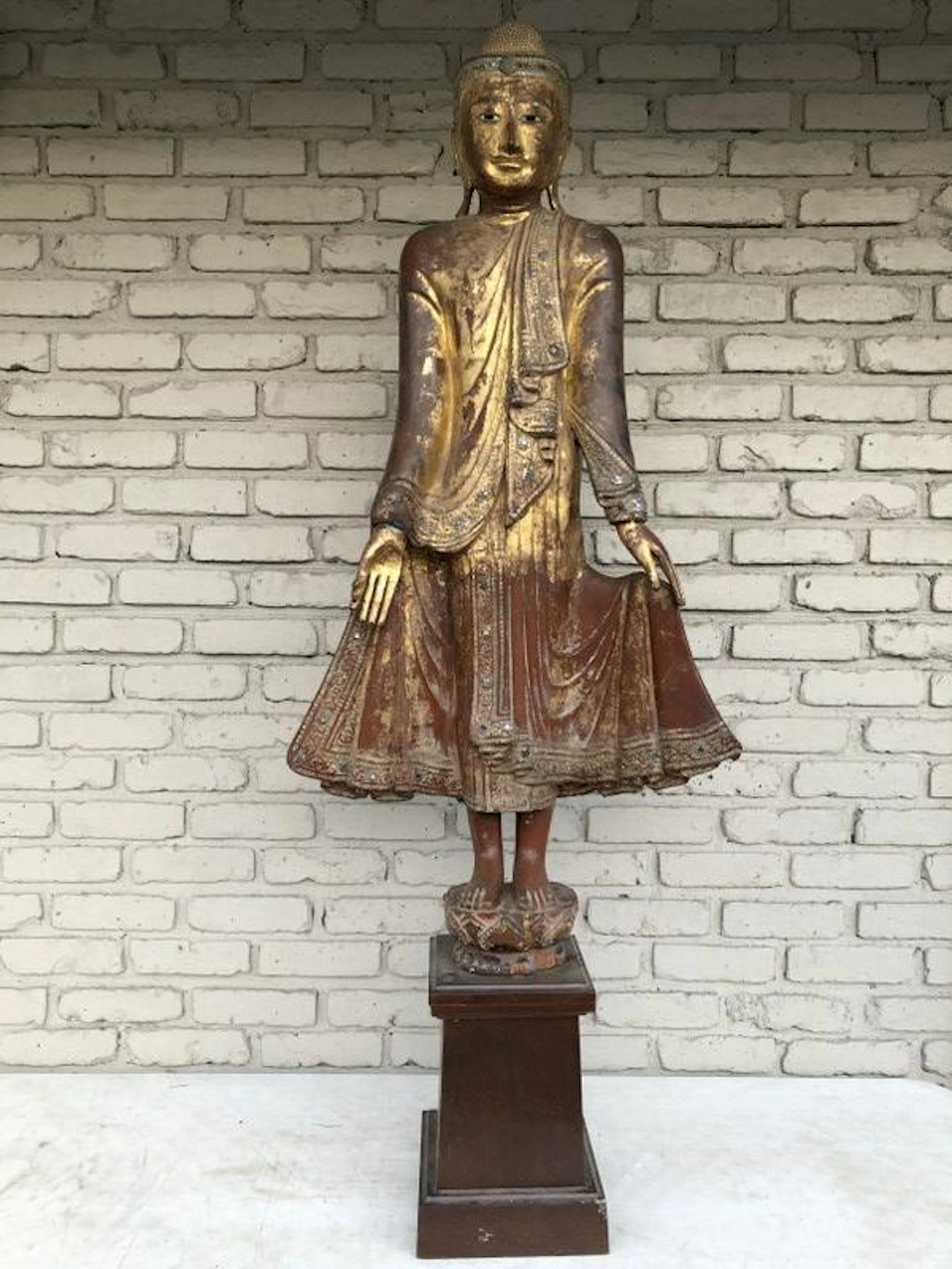 EARLY SOUTHEAST ASIAN CARVED STANDING FIGURAL BUDDHA,